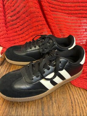 Dream Pairs Women's Black and White Retro Sneakers